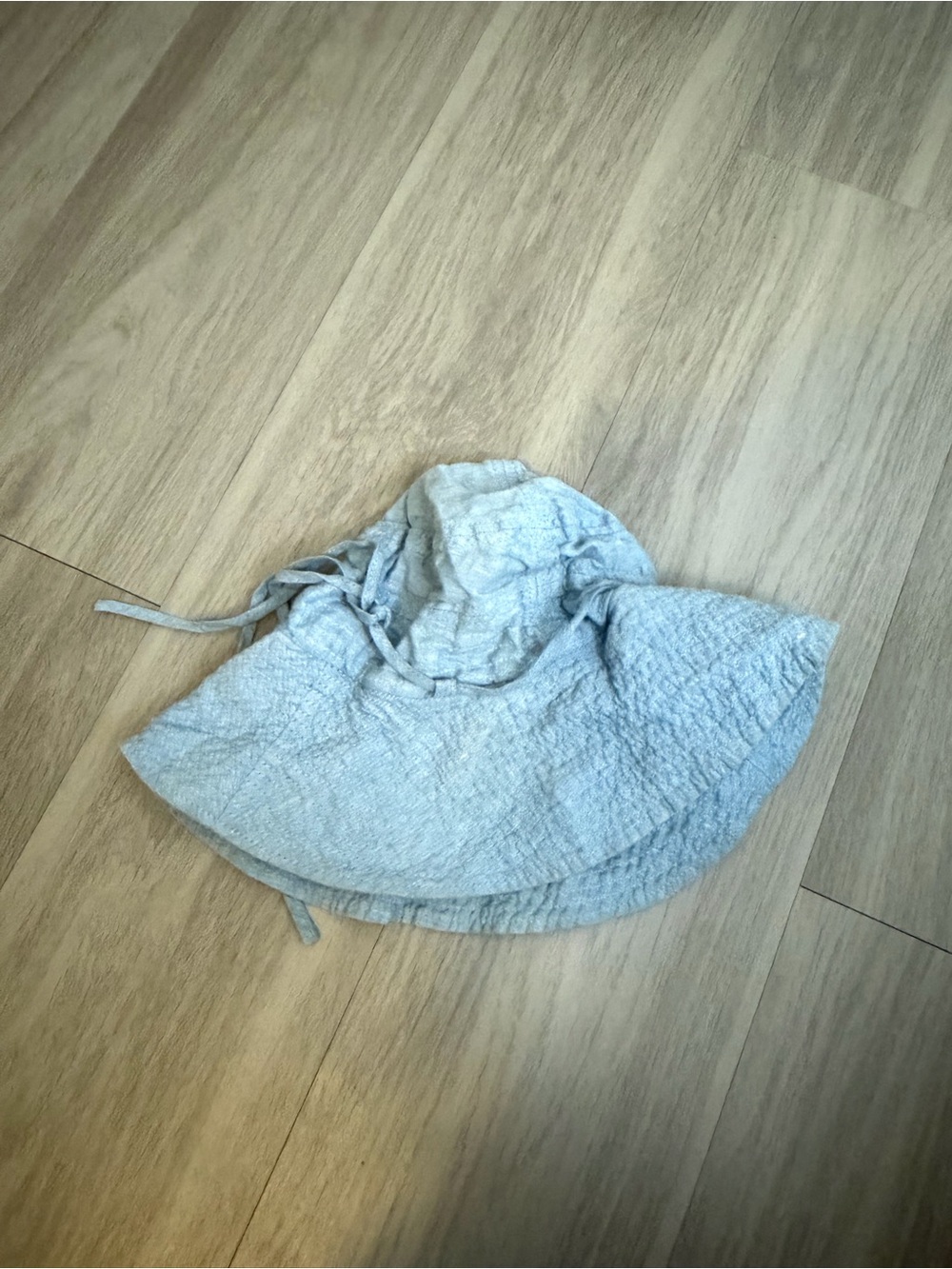 Saks Fifth Avenue Quilted Light Gray Wide-Brim Sun Hat with Tie